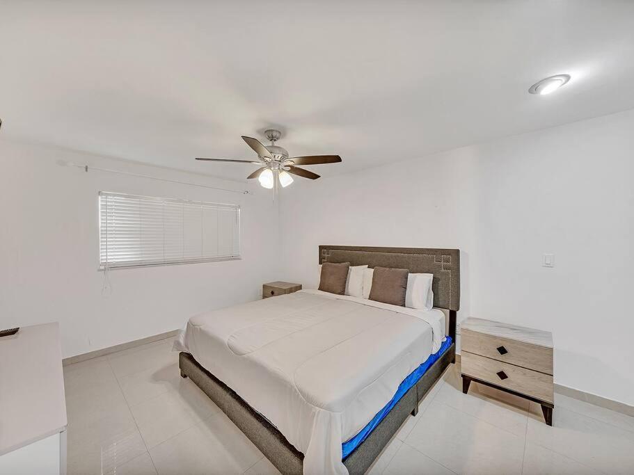 Supervilla - Lakefront - Sunsets, Kayaks, Grill Fort Lauderdale Zewnętrze zdjęcie