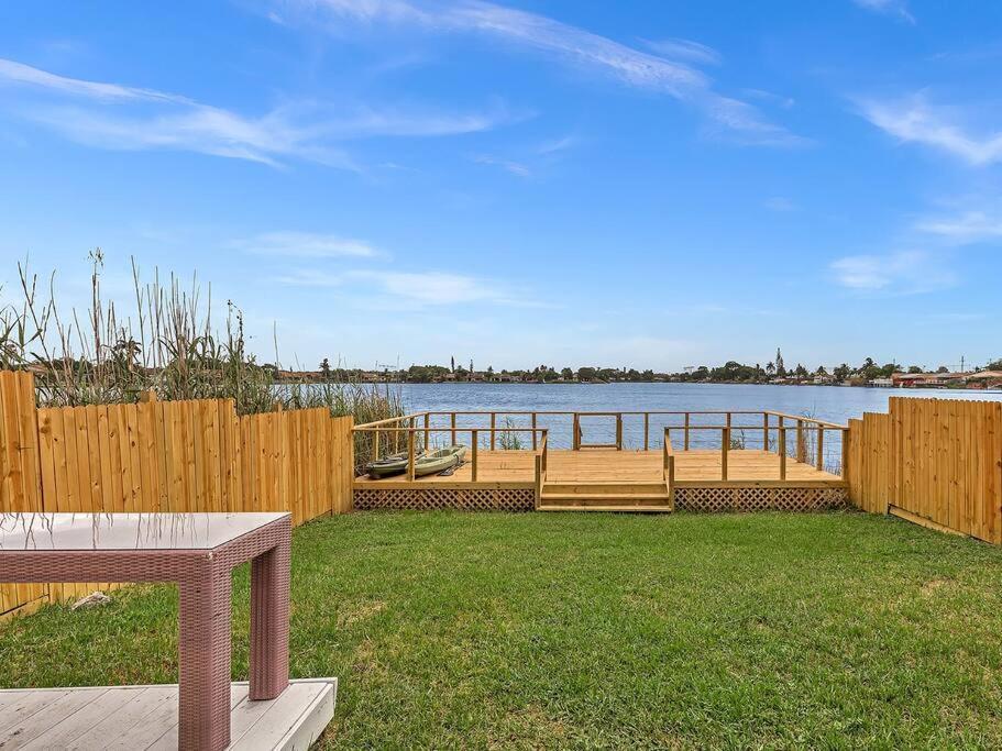 Supervilla - Lakefront - Sunsets, Kayaks, Grill Fort Lauderdale Zewnętrze zdjęcie