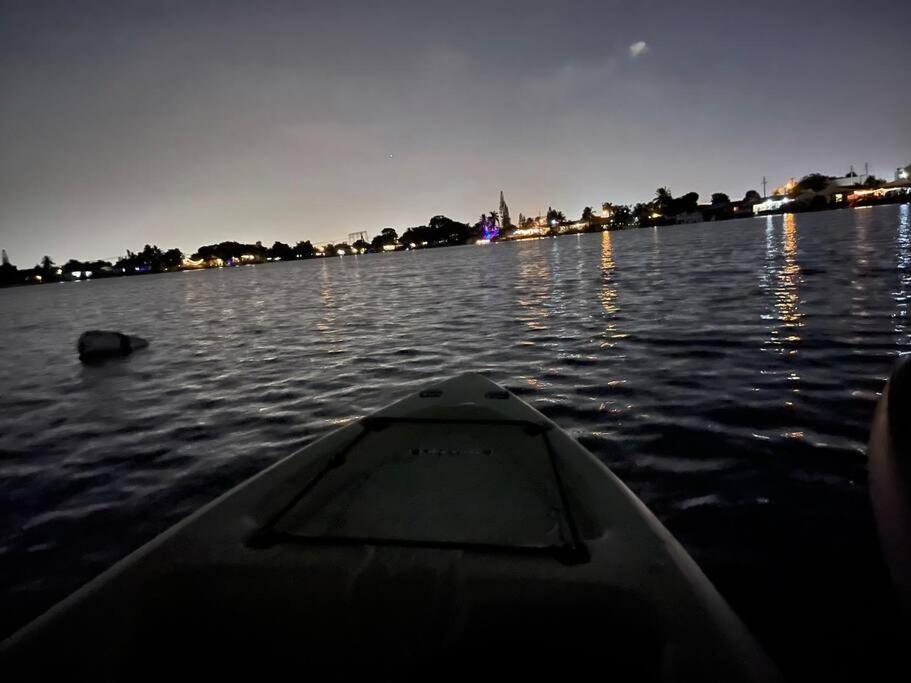 Supervilla - Lakefront - Sunsets, Kayaks, Grill Fort Lauderdale Zewnętrze zdjęcie