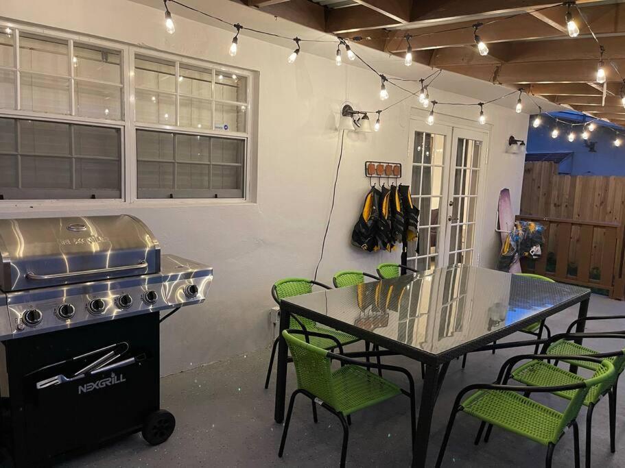 Supervilla - Lakefront - Sunsets, Kayaks, Grill Fort Lauderdale Zewnętrze zdjęcie