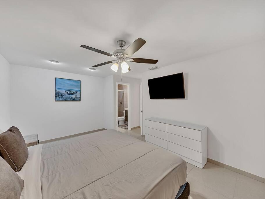 Supervilla - Lakefront - Sunsets, Kayaks, Grill Fort Lauderdale Zewnętrze zdjęcie