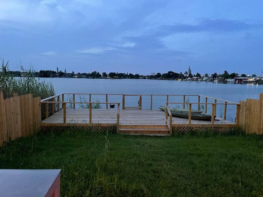Supervilla - Lakefront - Sunsets, Kayaks, Grill Fort Lauderdale Zewnętrze zdjęcie