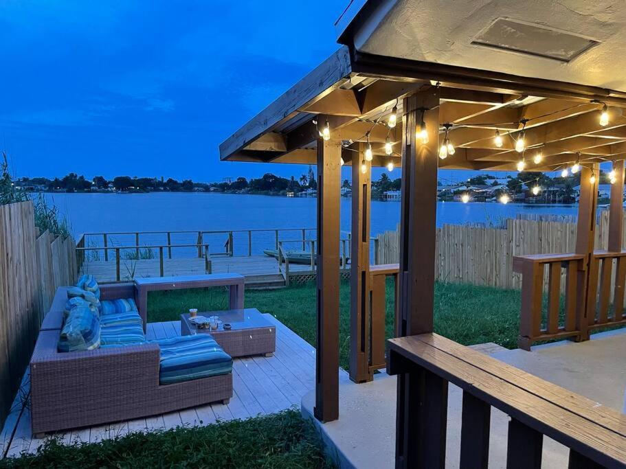 Supervilla - Lakefront - Sunsets, Kayaks, Grill Fort Lauderdale Zewnętrze zdjęcie
