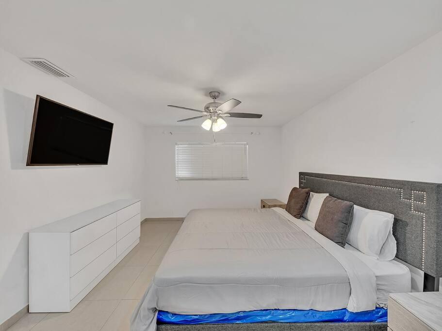 Supervilla - Lakefront - Sunsets, Kayaks, Grill Fort Lauderdale Zewnętrze zdjęcie