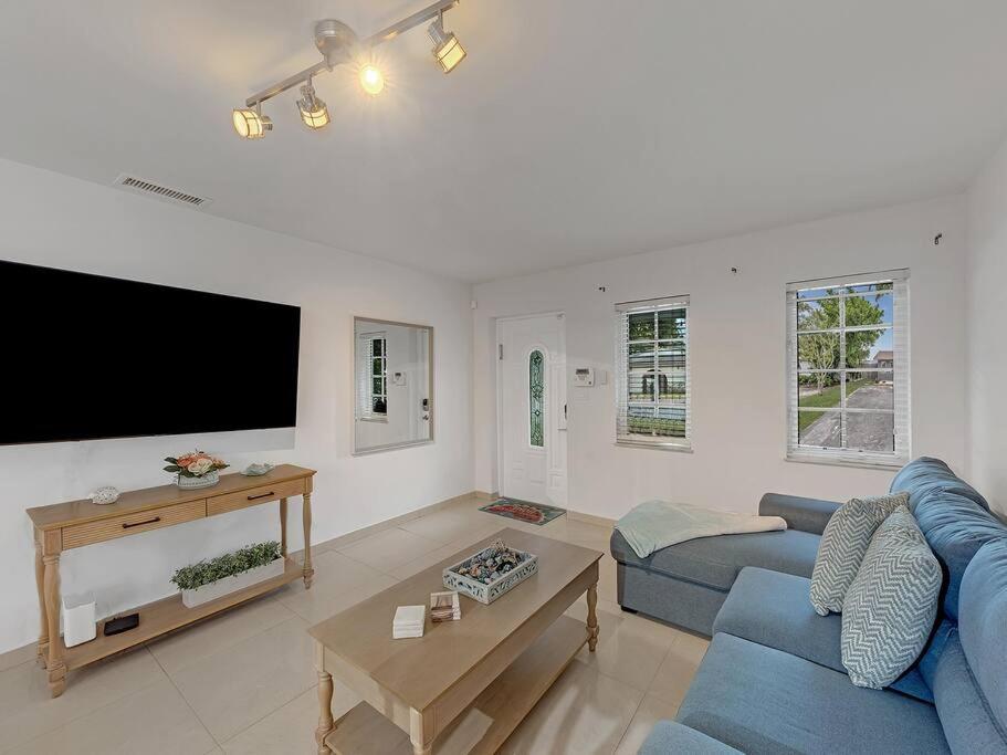 Supervilla - Lakefront - Sunsets, Kayaks, Grill Fort Lauderdale Zewnętrze zdjęcie