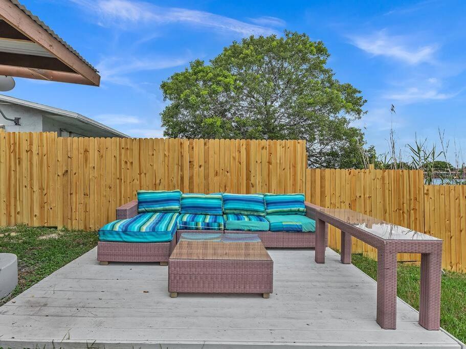 Supervilla - Lakefront - Sunsets, Kayaks, Grill Fort Lauderdale Zewnętrze zdjęcie