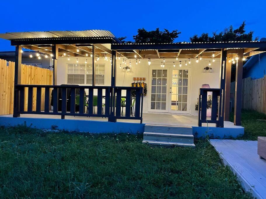 Supervilla - Lakefront - Sunsets, Kayaks, Grill Fort Lauderdale Zewnętrze zdjęcie