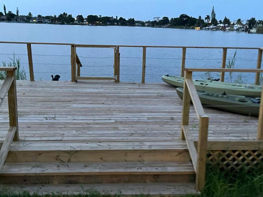 Supervilla - Lakefront - Sunsets, Kayaks, Grill Fort Lauderdale Zewnętrze zdjęcie