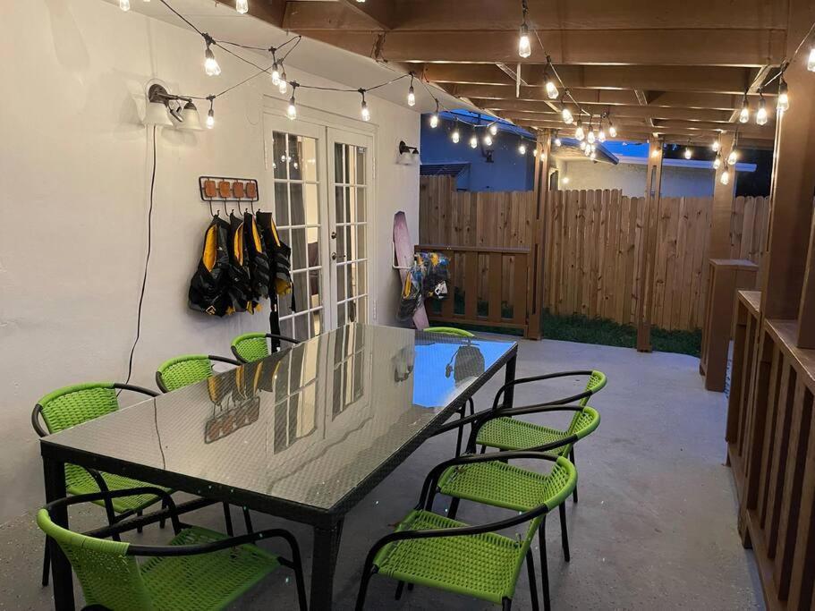 Supervilla - Lakefront - Sunsets, Kayaks, Grill Fort Lauderdale Zewnętrze zdjęcie